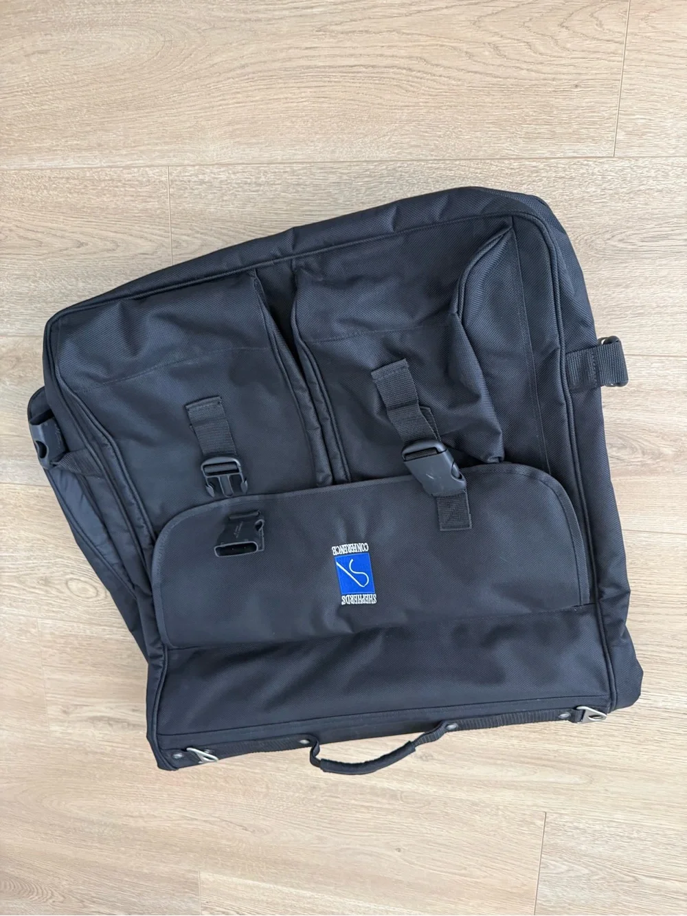 N/A garment bag
